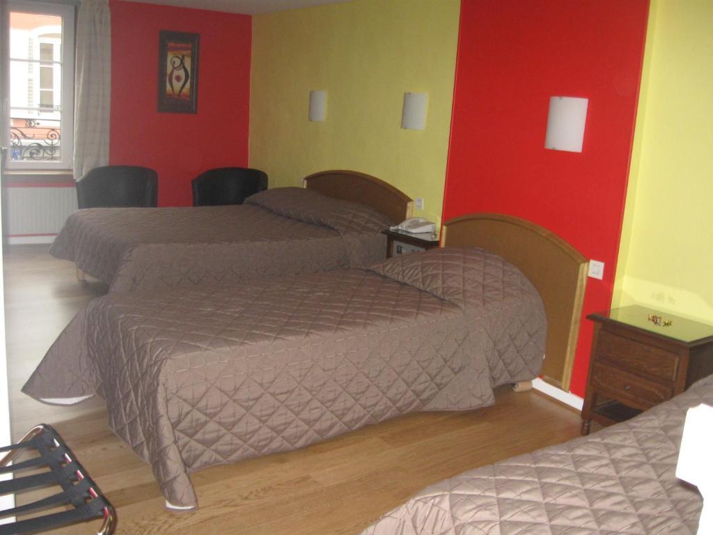 Hotel Cheval De Bronze Remiremont Zimmer foto