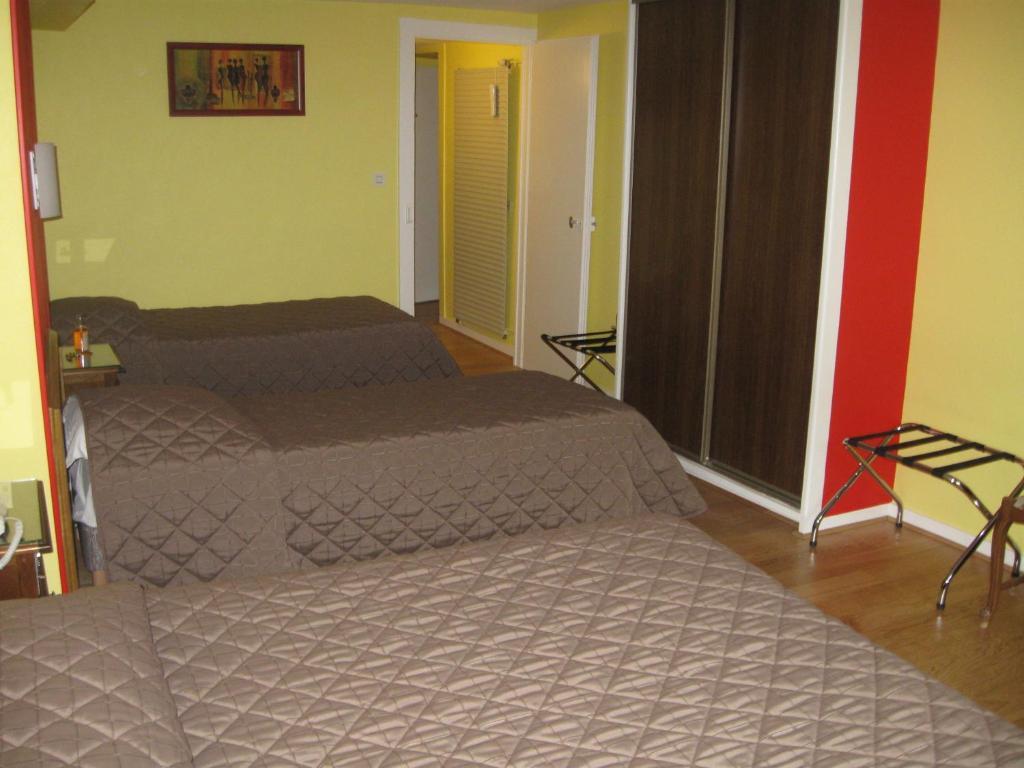 Hotel Cheval De Bronze Remiremont Zimmer foto