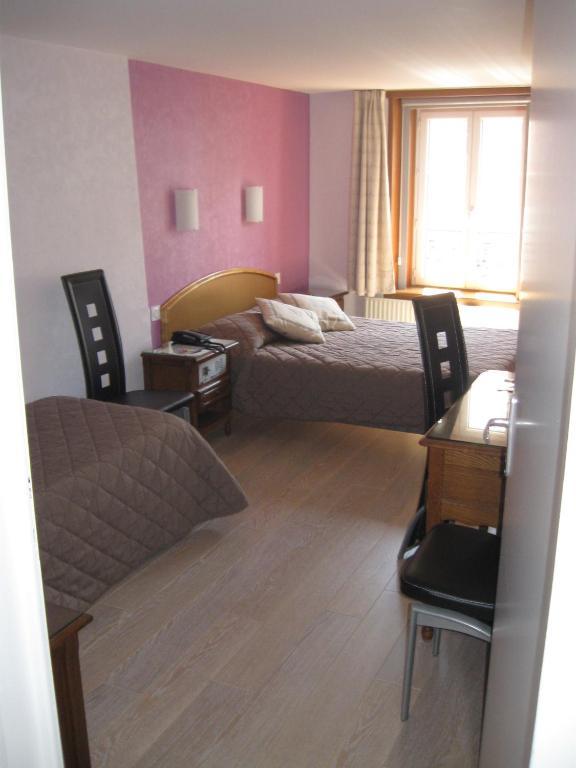 Hotel Cheval De Bronze Remiremont Zimmer foto